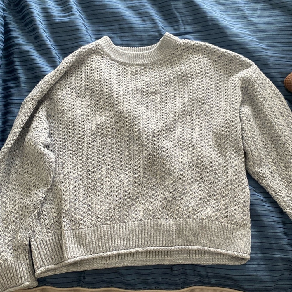 Universal thread women’s light blue knit sweater
